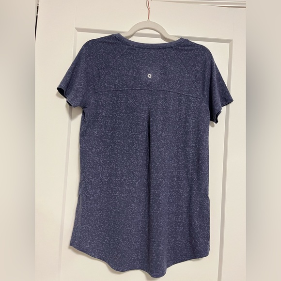 EUC Reitmans/Hyba Dry Lux Hyba Crew Neck with Pocket | Size Small - Picture 3 of 4